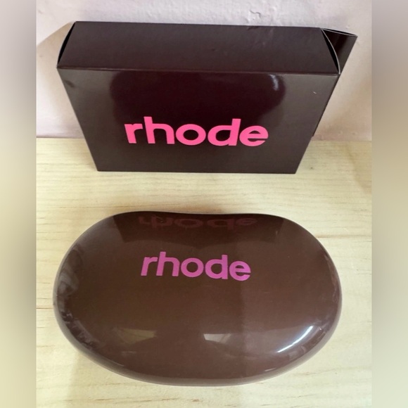 Hailey Bieber Peptide Lip Jelly Bean Box Silicone Pouch - Picture 2 of 4